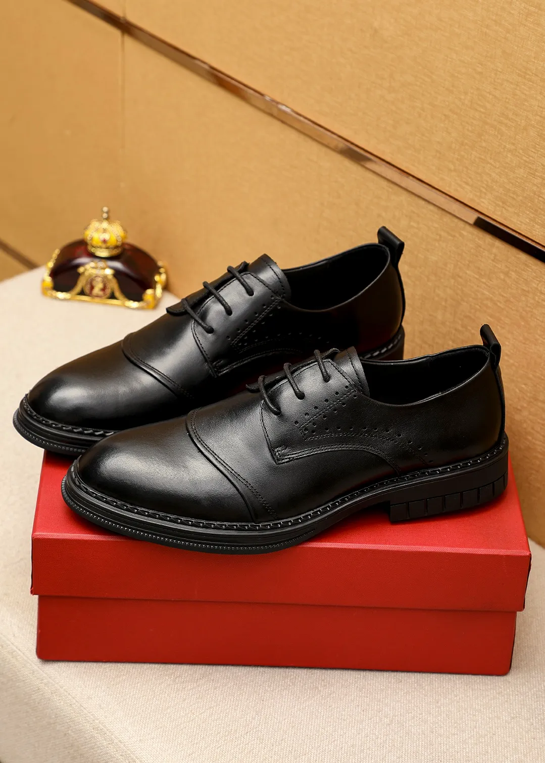 Men's shoes 💰462 💐 Product trademark: Ferragamo "Ferragamo" business leather shoes Regular size: 38-44 (45.46🉑️customized) Product materials: Selected imported first-layer calfskin upper, imported water-dyed cowhide leather lining. Strong three-dimensional visual effect, rubber outsole Color: 1⃣️color optional